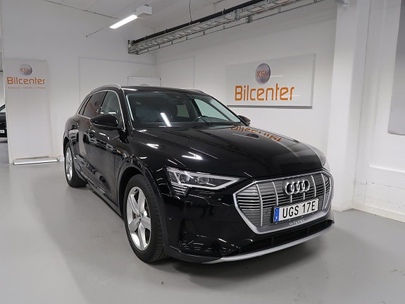 Audi e-tron 4 of 5