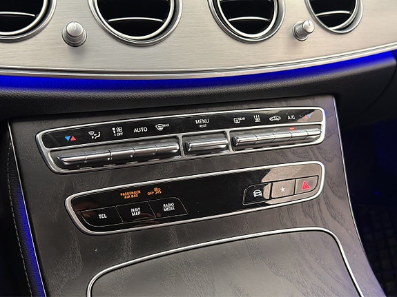 Mercedes-Benz E300 de 24 of 30
