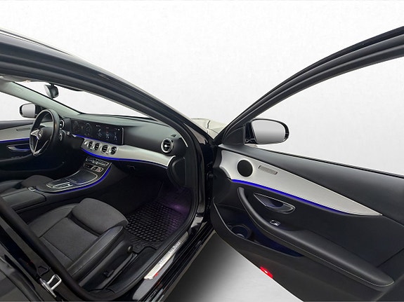 Mercedes-Benz E300 de 14 of 30