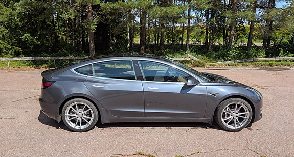 Tesla Model 3 5 of 5