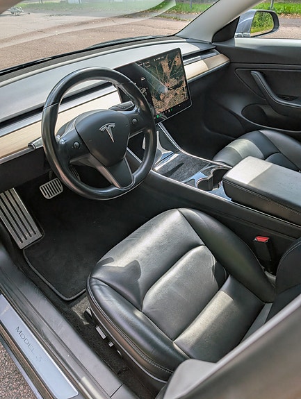Tesla Model 3 7 of 9