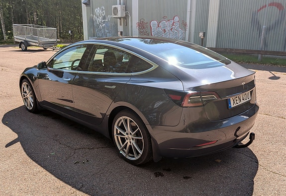 Tesla Model 3 3 of 5