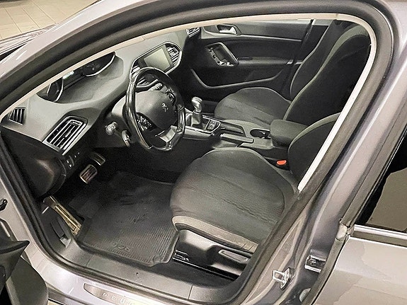 Peugeot 308 4 of 9