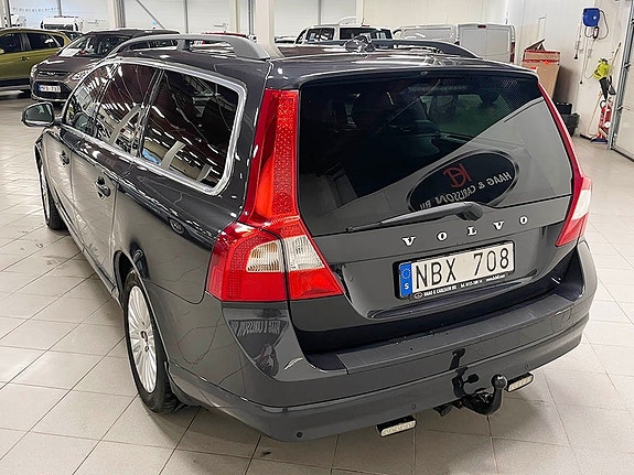 Volvo V70 3 of 5