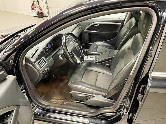 Volvo V70 4 of 5