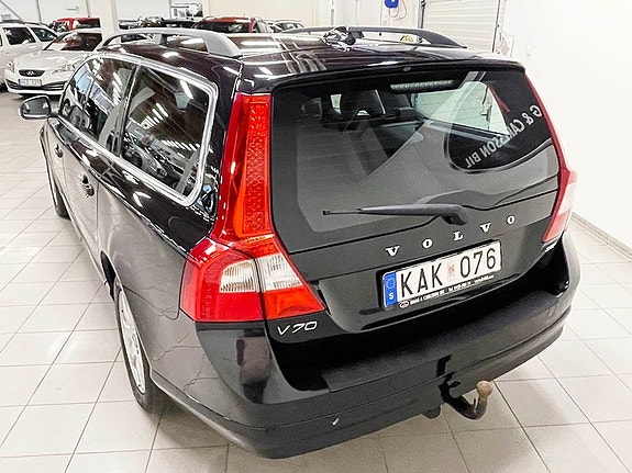 Volvo V70 3 of 5