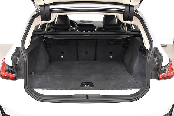 BMW 330e 20 of 20