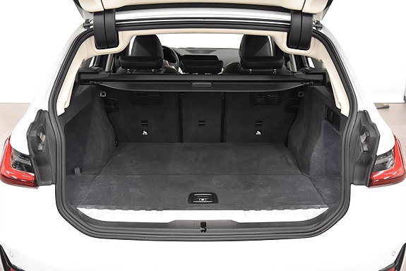 BMW 330e 20 of 20