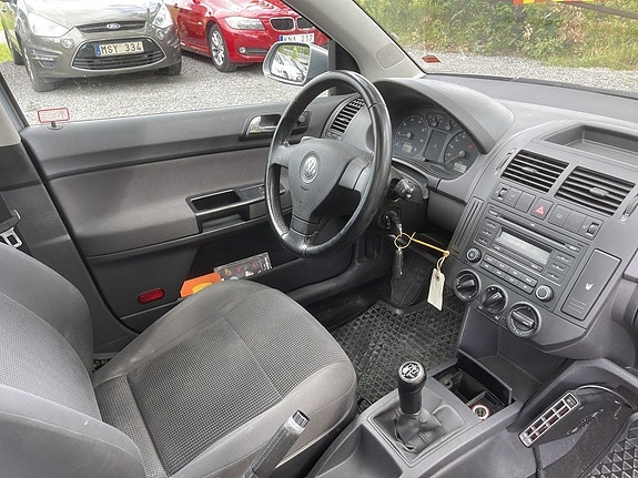 Volkswagen Polo 13 of 18