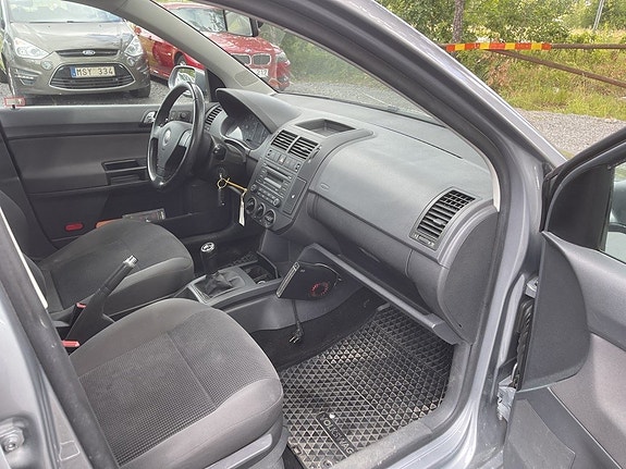 Volkswagen Polo 12 of 18