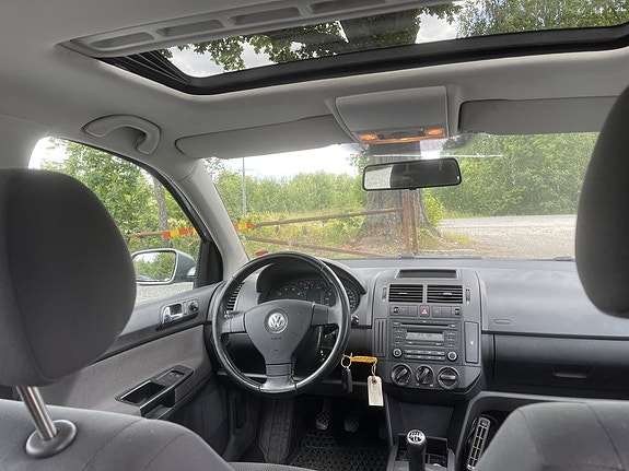 Volkswagen Polo 9 of 18