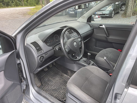 Volkswagen Polo 10 of 18
