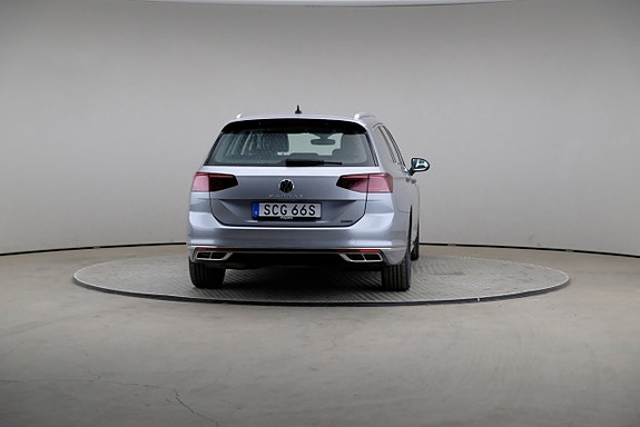 Volkswagen Passat 2 of 3