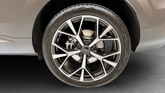 Audi Q3 6 of 16