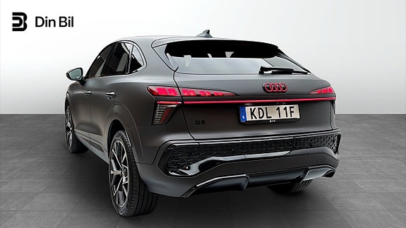 Audi Q3 3 of 5