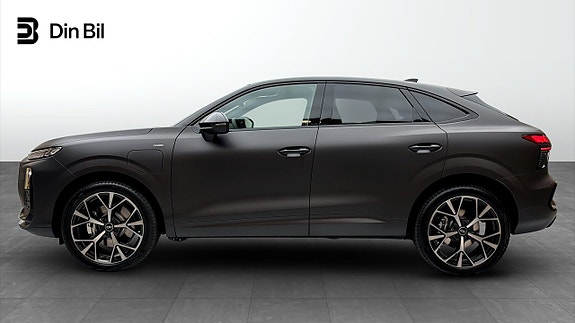 Audi Q3 2 of 5