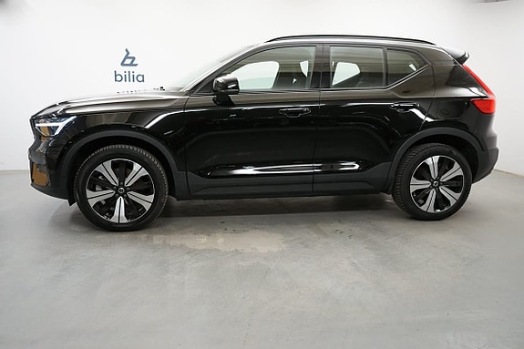 Volvo XC40 2 of 5