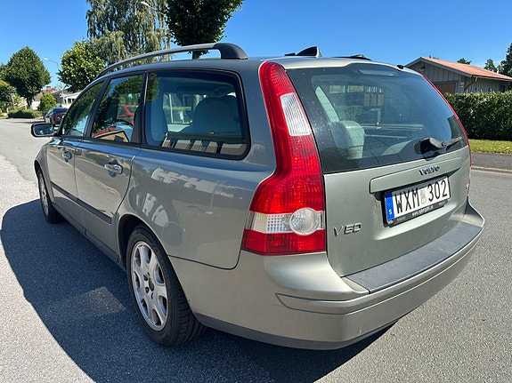 Volvo V50 3 of 5