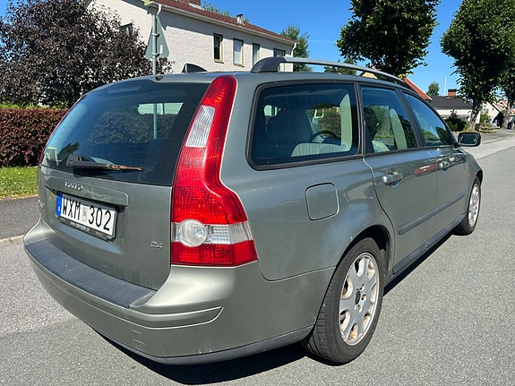 Volvo V50 4 of 5