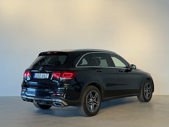 Mercedes-Benz GLC300 d 2 of 5