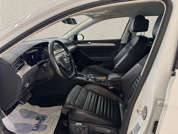 Volkswagen Passat Alltrack 3 of 7