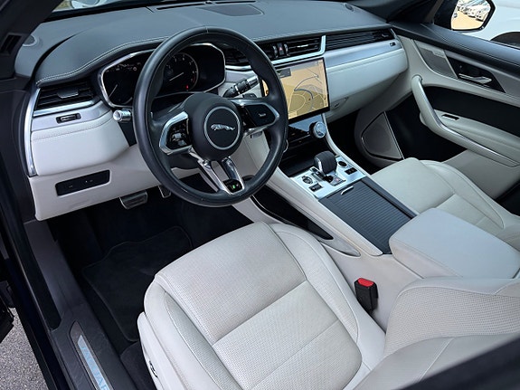 Jaguar F-PACE 8 of 16