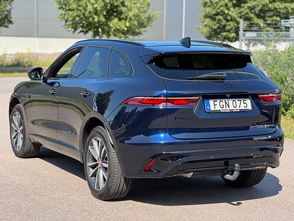 Jaguar F-PACE 7 of 16