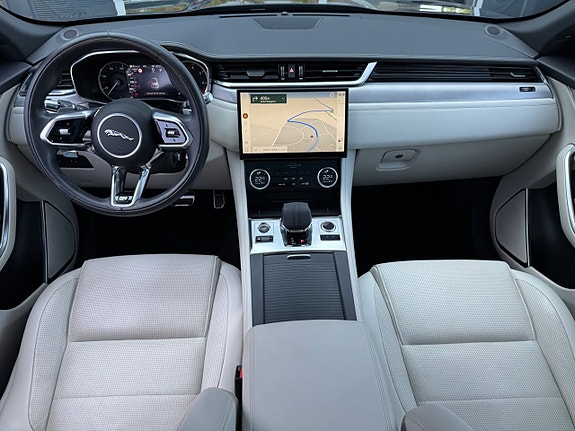 Jaguar F-PACE 11 of 16