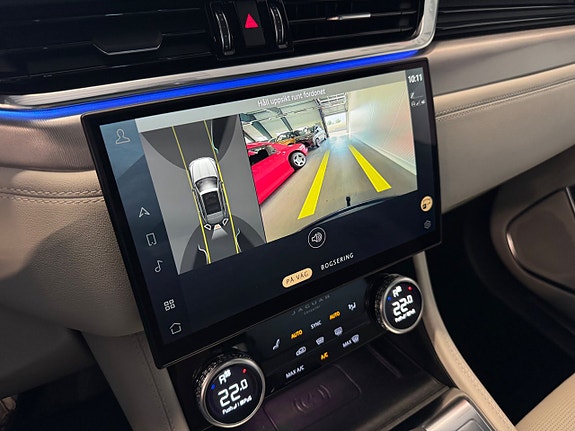 Jaguar F-PACE 13 of 16
