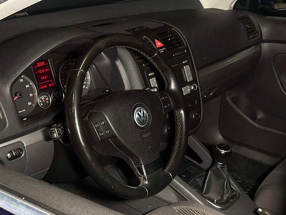 Volkswagen Golf V 10 of 19