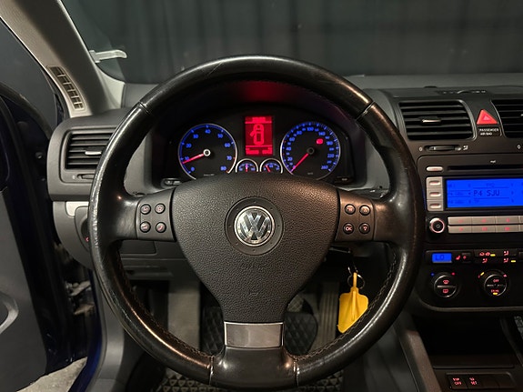 Volkswagen Golf V 11 of 19