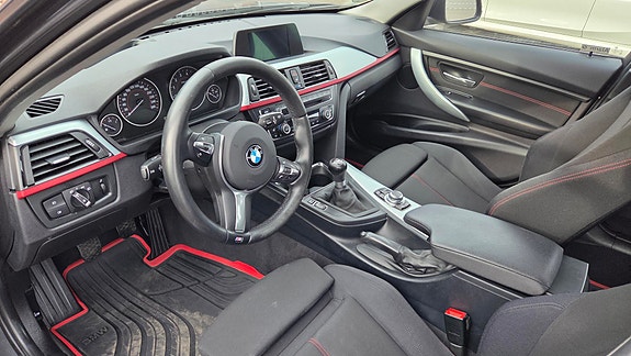 BMW 320i 5 of 5