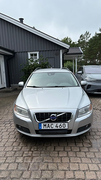 Volvo V70 2 of 14
