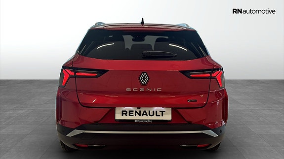 Renault Scenic E-Tech 4 of 5