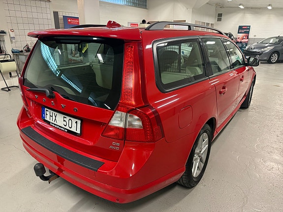 Volvo V70 2 of 13