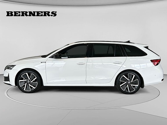 Skoda Octavia 2 of 5