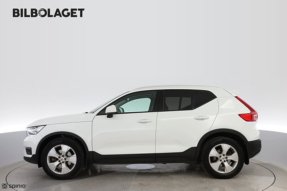 Volvo XC40 2 of 5