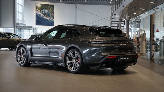 Porsche Taycan 4S 2 of 5