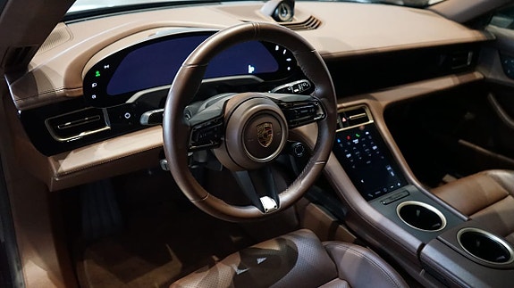 Porsche Taycan 4S 4 of 5