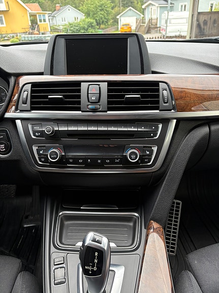 BMW 320d 13 of 16