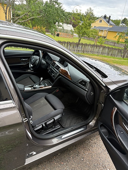 BMW 320d 14 of 16