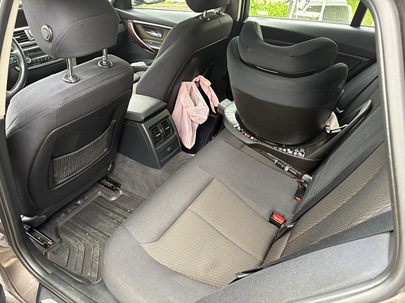 BMW 320d 15 of 16
