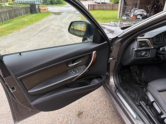 BMW 320d 10 of 16
