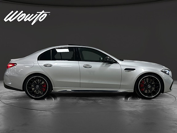 Mercedes-Benz C63 3 of 5