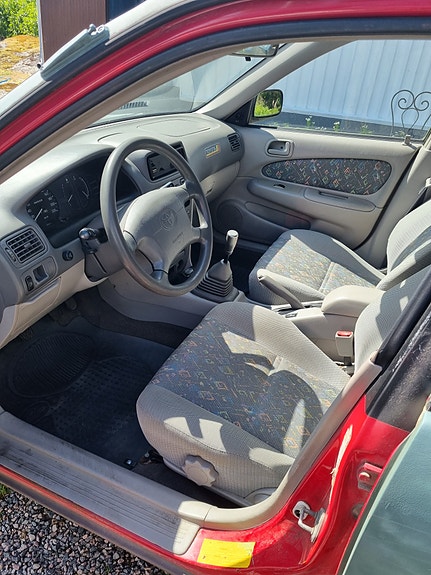 Toyota Corolla 3 of 5