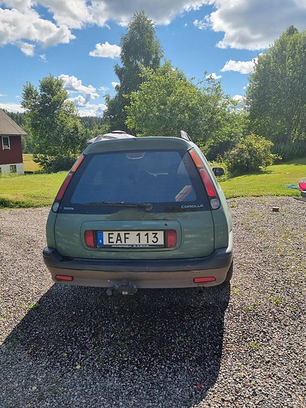 Toyota Corolla 4 of 5