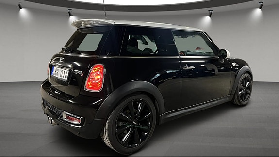 MINI Cooper S 3 of 5