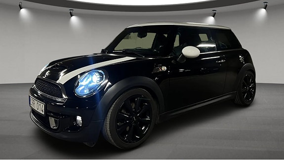 MINI Cooper S 2 of 5