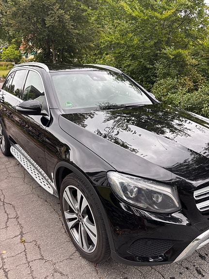 Mercedes-Benz GLC220 d 2 of 5