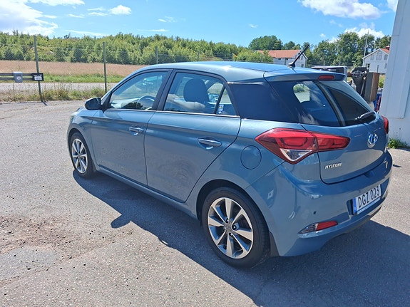 Hyundai i20 2 of 5